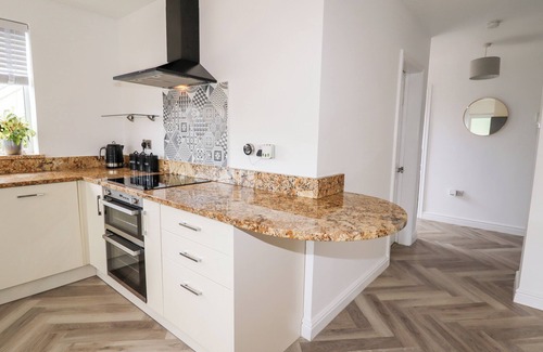 Rhos on Sea Cottage | 4 BODNANT ROAD, pet friendly, with hot tub in Rhos-On-Sea