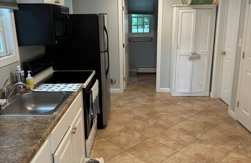 Ogunquit House | 4 BR, 3 Bath Close Walk To Everything! 1/2 Mile to Center 8/10 to Beach