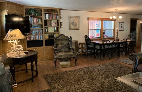 Nathrop Cabin | 4 BR/4BA En suite Cozy Creekside ~ Mountain Views ~ Hot Tub ~ Fishing ~ Wildlife