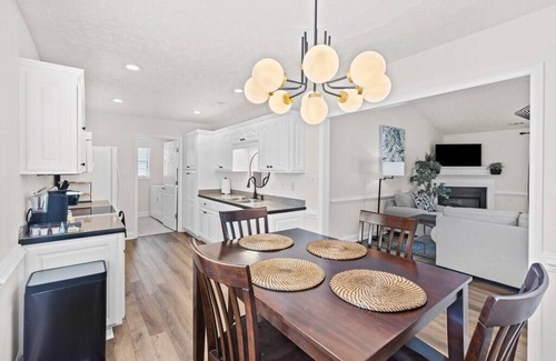 New Bern House | 4 BR Home 5 mins to DT Game Room 5 Stars