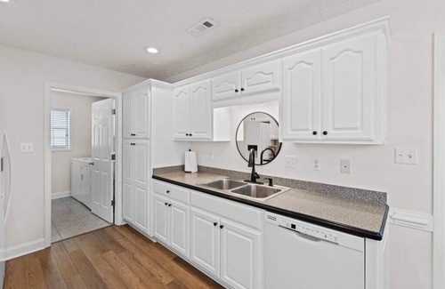 New Bern House | 4 BR Home 5 mins to DT Game Room 5 Stars