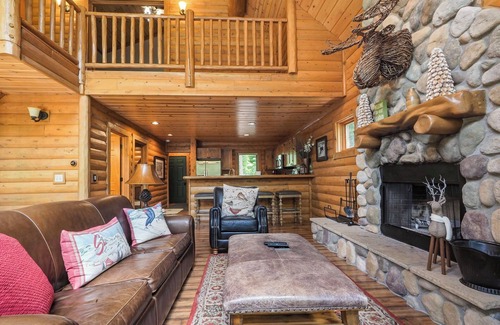 Boyne City Cabin | 4 BR Mountain Cabin | Private Hot Tub | Ski-in/Ski-out | Sleeps 13 Guests!