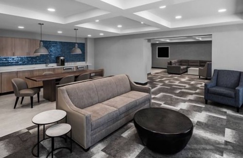 Isle of Palms Hotel | 4 Comfort-Focused Suites w/Kitchen, Heated Pool Access & Mayo Clinic Shuttle