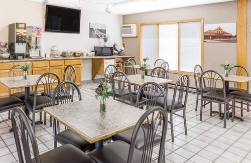 Atlantic Hotel | 4 Comfortable Rooms w/Free Breakfast & Pet-Friendly Amenities just off Hwy 6