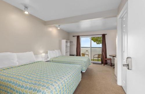 Lake City Hotel | 4 Compact Combined Family Studios
