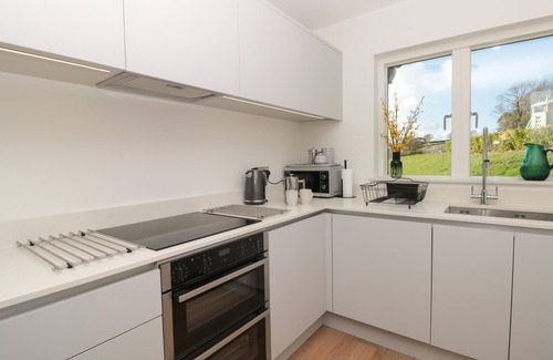 Bugford Cottage | 4 Court Terrace, Hillfield Village