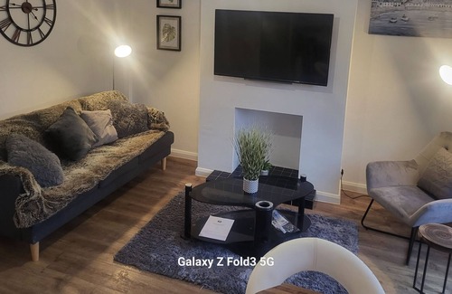 York House | 4 DOUBLE BED TOWN HOUSE, NEAR YORK HOSPITAL AND CITY CENTRE SLEEPS 8