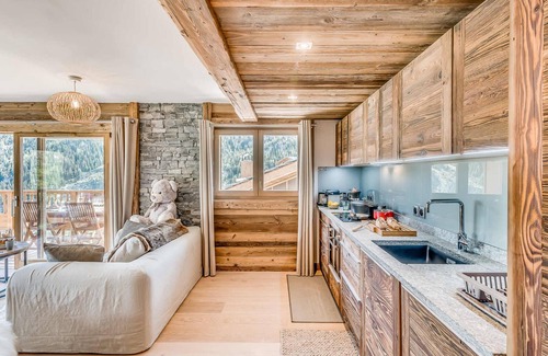Les Boisses Apartment | 4* Duplex Apartment on the Slopes in Tignes with Hotel Services and Spa Access