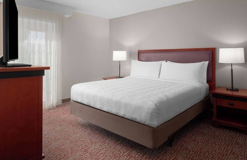 Snail Hotel | 4 Executive Suites | 1 Bed Each | Near Dining & Shopping