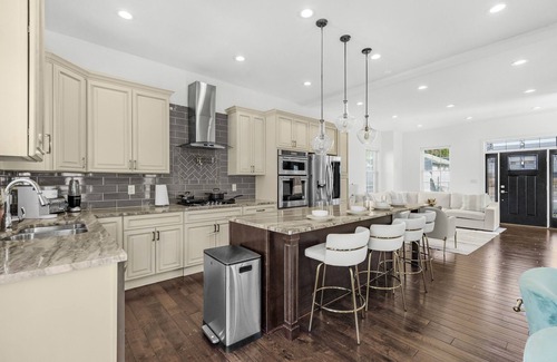 Nauck House | 4 Floor 4-bedroom house