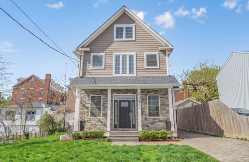 Nauck House | 4 Floor 4-bedroom house