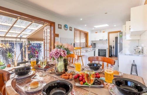 Salamander Bay House | 4 Gilchrist Rd - pet friendly, air con, Wi-Fi
