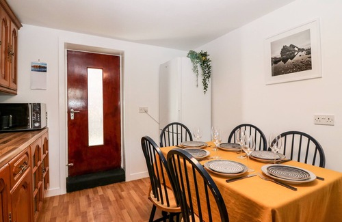 Buckie Cottage | 4 GORDON STREET, pet friendly, with open fire in Portknockie