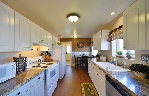 Mount Shasta House | 4 Homes in downtown Mt. Shasta sleeps 24!