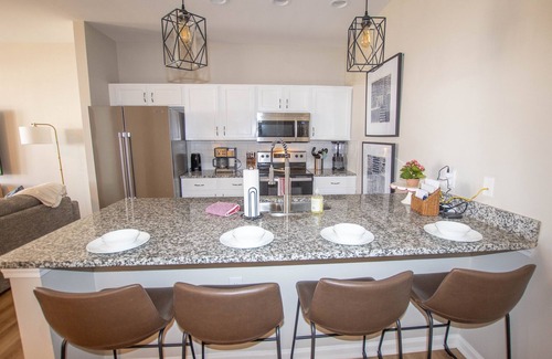 Oxford Cottage | 4 King Suites! Modern Cottage Close to Campus & Square!