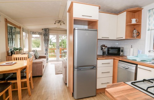 Haveringland Cottage | 4 LAKE VIEW, pet friendly, luxury holiday cottage in Norwich