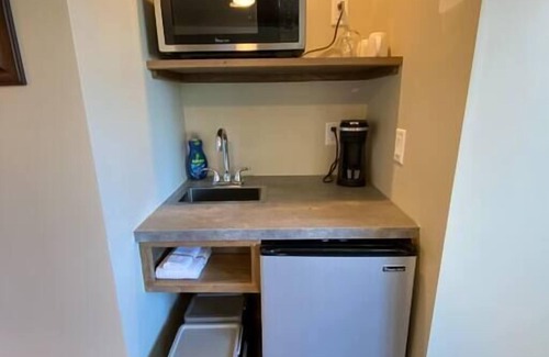 Algonquin Highlands Apartment | #4 Lodge Room (1 King Bed)