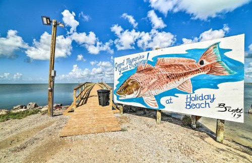 Rockport House | 4 Mi to Beach and Fishing Rockport Cottage with Deck!