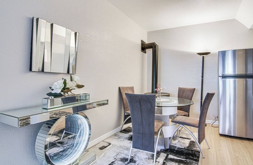 Southwest Colorado Springs Apartment | 4 Mi to Broadmoor! Apt w/Movie Theater & Mtn View