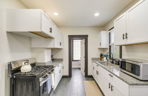 Cleveland House | 4 Mi to Dtwn: Modern Retreat w/Yard in Cleveland