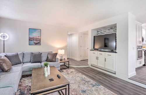 Reno/Tahoe Airport House | 4 Mi to Dtwn Reno: Sleek Family Retreat!