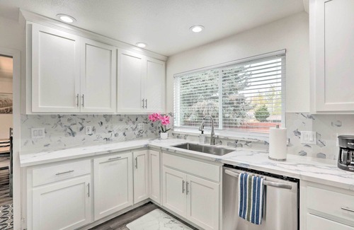 Reno/Tahoe Airport House | 4 Mi to Dtwn Reno: Sleek Family Retreat!