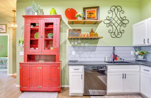 Guthrie House | 4 Mi to Lazy E Arena: Horse Lover's Haven w/Grill