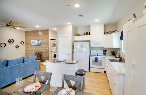 Fulton House | 4 Mi to Rockport Beach Park: Home w/Resort Perks