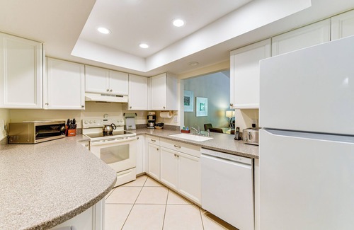 Sarasota Condo | 4 Mi to Siesta Beach: Condo w/Community Perks!