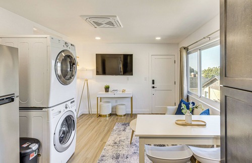 View Park-Windsor Hills House | 4 Mi to SoFi Stadium: Pet-Friendly LA Area Home