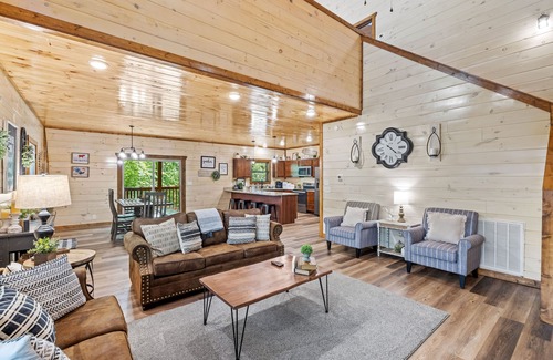 Sevierville Cabin | 4 Miles to Soaky Mountain! Brand New!