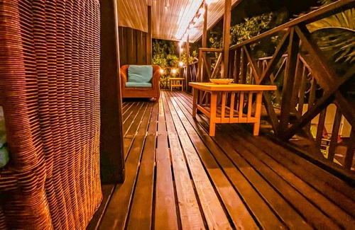 Washington Apartment | 4 Min Drive To The Nr.2 Worlds Best Beach! Family-size Apartment with Pool & BBQ