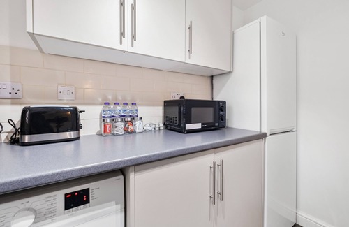 Tea Green Apartment | 4 Min to LTN | Modern Stylish | WiFi | FreeParking