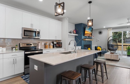 Raleigh House | 4 Min To North Hills, Walk to Shop, Dine, Home Gym