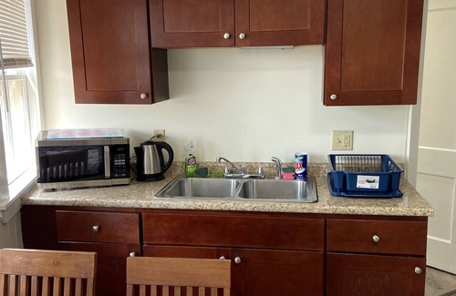Old Orchard Beach Apartment | 4 min walk to the beach. Large 1BD Pets Ok