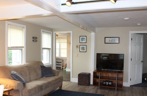 West Dennis House | 4 minute walk to beach, 4 bedroom, 2 bath, fenced in yard, pet friendly
