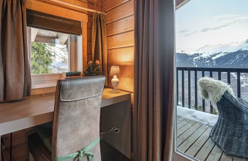 Vex Ski Chalet | 4-minute walk to the ski elevator with ski lockers! Snow-sure 1800m-3330m Mont Fort!
