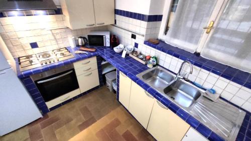 Assisi Apartment | 4 minuti da San Carlo Acutis, 8 ospiti, IDROmassaggio, Doccia ALL'OMBRA DI SANTA CHIARA, Piano Terra 2 ingressi 3 camere 2 bagni, Spazioso, Perfetto - La nostra Forza è PRESENZA LIVE 24-7, MyAssisiSuite, più di un semplice Appartamento - MÓWIMY PO POLSKU