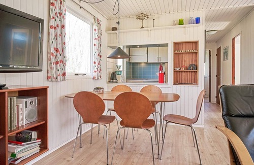 Oster Somarken House | 4 person holiday home in Aakirkeby-By Traum