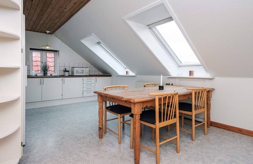 Give House | 4 person holiday park home in Give