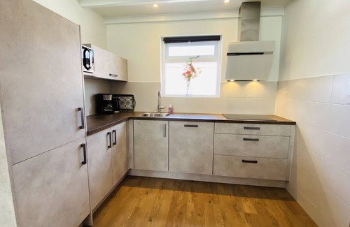 Biggekerke House | 4 person semi-detached holiday home 300 meters from the beach and sea