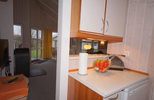 Norderteil House | 4-person vacation home with private jetty, direct lakeside location, canoe, sauna and wood-burning stove in Otterndorf