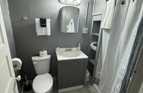Morgantown Apartment | 4-Pet Friendly Private Apartment .6mi to High St