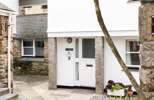 St Ives Cottage | 4 Porthmeor Court - Central St Ives - On-Site Parking