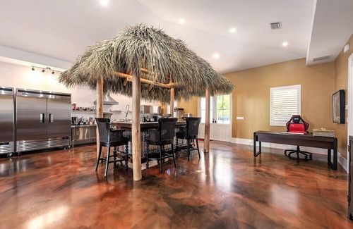 Naples House | 4 Private Suites in a New Ultra Luxury Residence