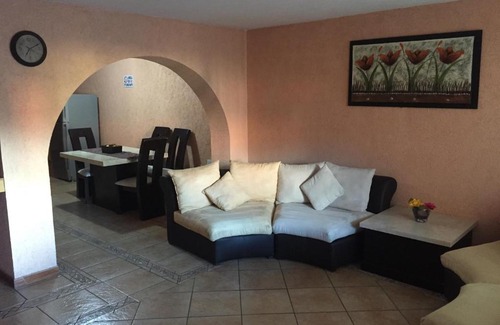 Zapopan House | 4 recamaras, zona sur, wifi, jardin, cochera