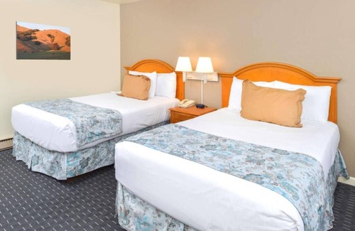 Solvang Hotel | 4 Relaxing Units Perfect for Groups, Pool, Quick Drive to Santa Ynez River