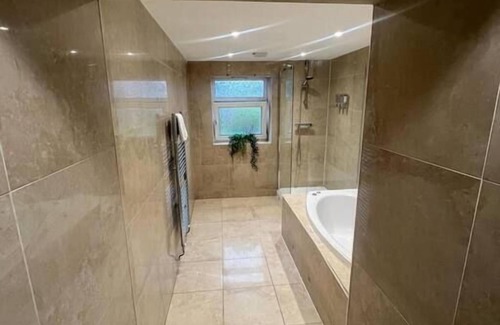 Clydach Apartment | 4 Rooms, Private Parking
