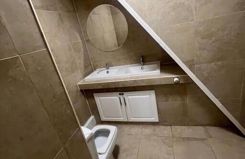 Clydach Apartment | 4 Rooms, Private Parking