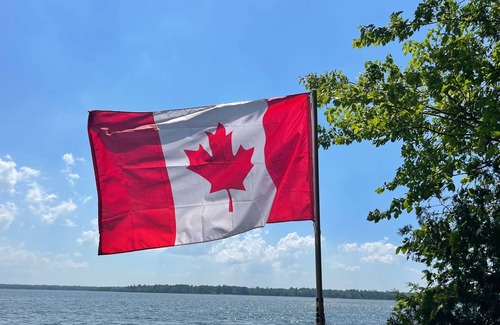 Selwyn Cottage | 4 Season Lakefront Cottage